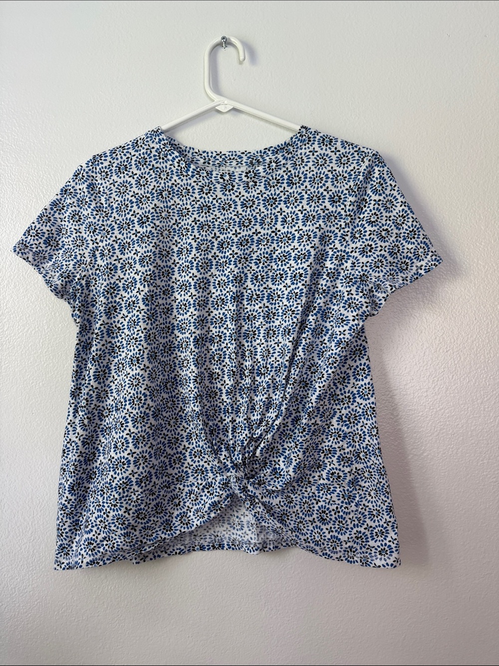 Cute lightweight T-shirt for Summer work or play!